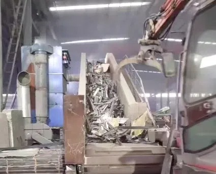 老客戶生產實拍 / / 機器外殼氧化生銹并不影響其破碎效果