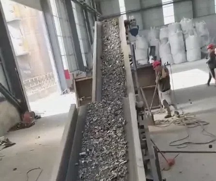 客戶老板600馬力破碎機投產打料