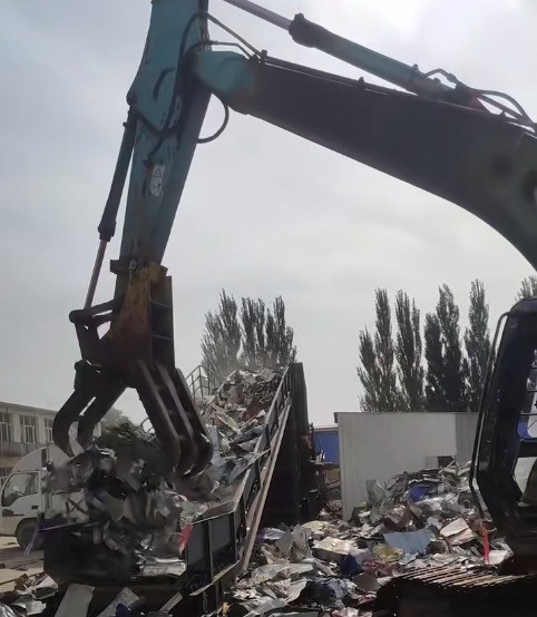 不銹鋼瓦破碎現場