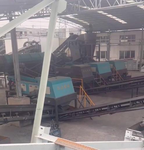 破碎主機封閉式設計 ,不僅可以減小噪音還可以避免大部分的灰塵無法堆積在頂部從而引發危險