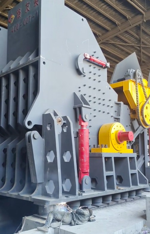 6000重型破碎機安裝進行時