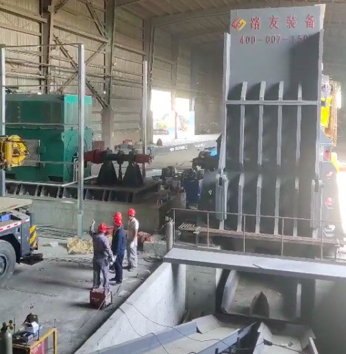 張家港傳來喜報，6000馬力破碎機安裝完畢。這個大家伙可不能小看它，每小時出料可高達150噸。