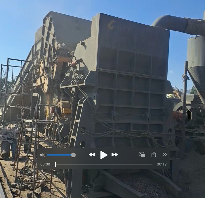 售后服務(wù)315型破碎機，客戶位于新疆地區(qū)。